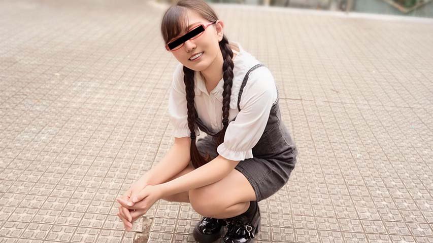 Tomomi Sorimachi – A girl with red glasses who is also interested in developing her buttocks